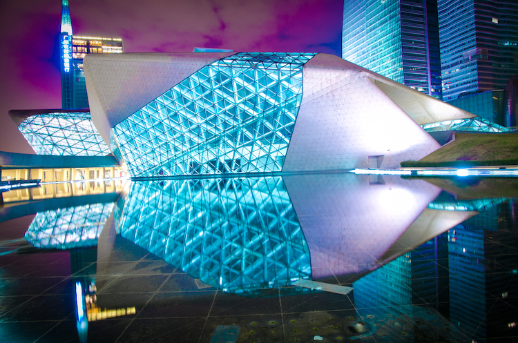 Opera din Guangzhou de Zaha Hadid