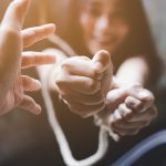 Sindromul Stockholm: afectiune pentru agresor